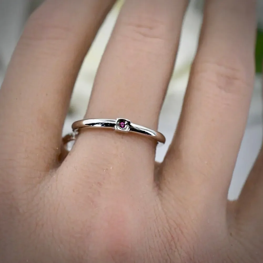 ELLE 925 Sterling Silver Ring Size 7 Goshenite Clear Stone Signature Ruby Accent